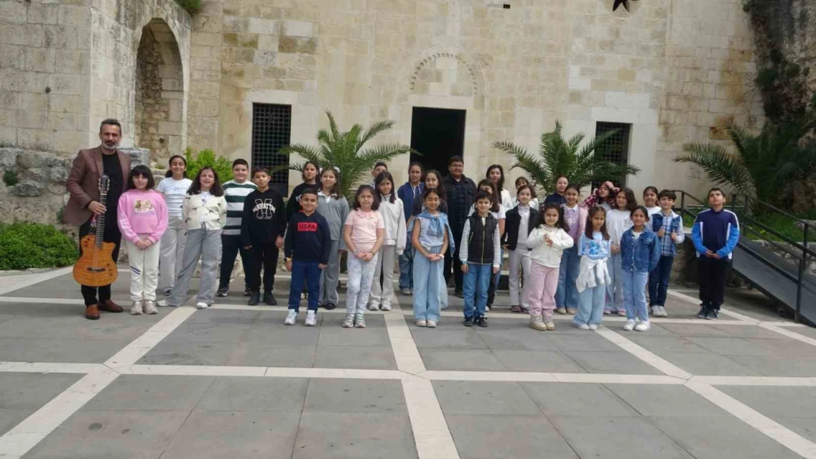 gazele-gazel-korosunun-cocuk-sanatcilari-antakyanin-tarihi-noktalarini-gezdi-6-1775110516